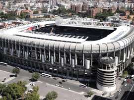 Histórico Santiago Bernabéu desde el día de su inauguración. EFE