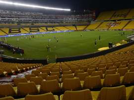 El COVID-19 y los conflictos internos se ciernen sobre el fútbol ecuatoriano. EFE