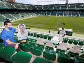 El Elche se sumó a las fotos para llenar sus gradas. EFE