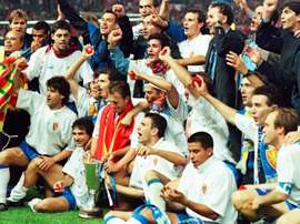 Para conmemorar el 25 aniversario de la Recopa de Europa. EFE