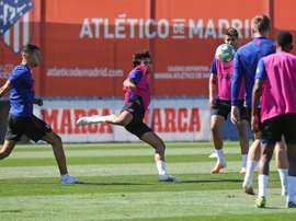 Felipe y Mario Hermoso entrenan al margen. EFE/Atleti