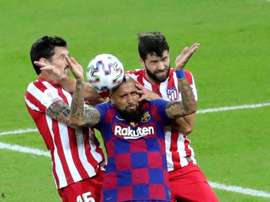 Arturo Vidal (C) was not happy after Real Madrid's victory. EFE