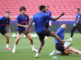 Costa no se ejercitó por precaución; Mario Hermoso arrastra molestias. EFE