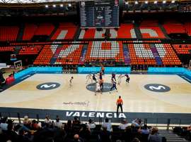 El Barça y el Kirolbet Baskonia disputan la final de la Liga Endesa en el pabellón de la Fuente de San Luis de Valéncia. EFE/Manuel Bruque