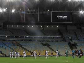 Río de Janeiro da marcha atrás con el fútbol con público. EFE