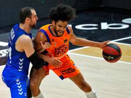 El ala pívot francés del Valencia Basket, Louis Labeyrie. EFE/Manuel Bruque/Archivo