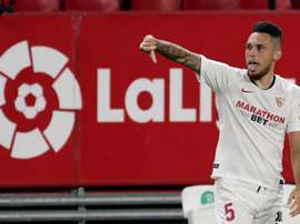 Ocampos, brilhando no Sevilla cada vez mais. EFE/Julio Muñoz