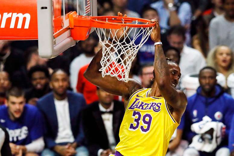 En la imagen, el jugador de los Lakers de Los Ángeles Dwight Howard. EFE/Etienne Laurent/Archivo