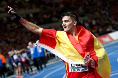 Roberto Rebollo, un joven deportista de Barakaldo que padece la enfermedad de Crohn desde hace más de diez años, ha cubierto corriendo los 72 kilómetros del Camino Lebaniego en una sola jornada para recaudar fondos para la investigación de las enfermedades inflamatorias intestinales y ayudar a darles visibilidad. EFE/Fundación Camino Lebaniego/Natalia Magdalena