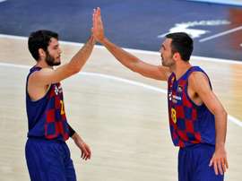 Los jugadores del Barça, Álex Abrines (izqda), y Pierre Oriola. EFE/Manuel Bruque/Archivo