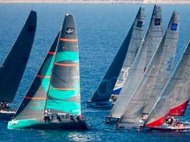 La 47ª edición del Trofeo Conde de Godó reunirá, desde el viernes 17 de julio al domingo 19 de julio, en los campos de regatas del Real Club Náutico de Barcelona a casi medio centenar de embarcaciones y 300 regatistas en la prueba decana de la vela española de alta competición. EFE/ Nico Martínez/Archivo
