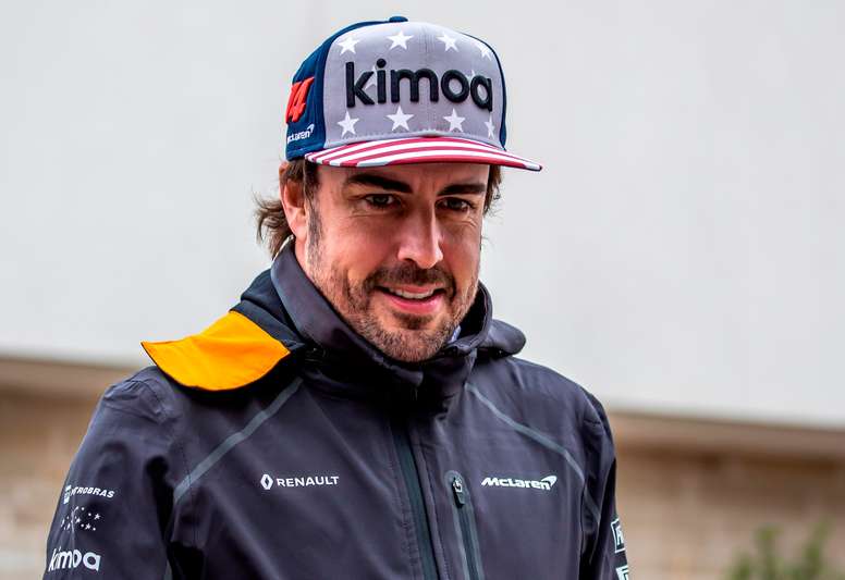 Fotografía de archivo (18/10/2018), del español Fernando Alonso que volverá a competir en el Mundial de Fórmula Uno dos temporadas después, en 2021, y lo hará de la mano de Renault, con la que ganó sus dos títulos mundiales -2005 y 2006-, en la que será su tercera etapa en la escudería francesa. EFE/ Srdjan Suki/Archivo