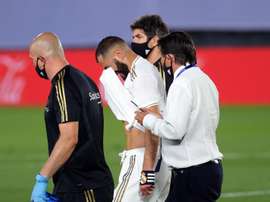 Benzema treina normalmente após ter deixado o jogo com dores. EFE/JuanJo Martín