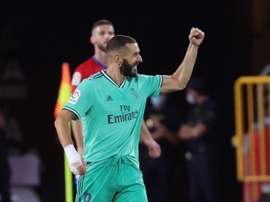 Karim Benzema marcou o segundo gol da vitória do Real Madrid sobre o Granada. EFE/JuanJo Martín