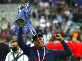 Adelantan los dos posibles diagnósticos de Mbappé. EFE