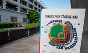 Fotografía del mapa de asientos y tribunas del estadio de los Miami Marlins afuera de su sede el 28 de julio de 2020 en Miami, Florida (EE.UU.). EFE/CRISTOBAL HERRERA-ULASHKEVICH