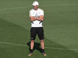 Zidane dio protagonismo al balón en la sesión 'merengue'. EFE