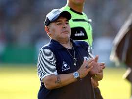 Maradona, Alves y Santa Cruz, reclamos solidarios de la CONMEBOL. EFE