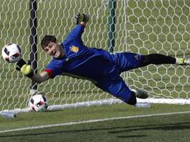 El mundo del fútbol abrazó a Casillas en su retirada. EFE