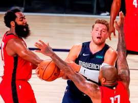En la imagen el base escolta esloveno Luka Doncic (c). EFE/SH