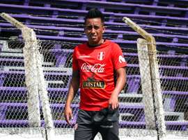 Cueva, ilusionado por el deseo Maradona de ficharle. EFE