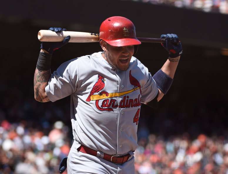 En la imagen, el jugador de los Cardenales de San Luis Yadier Molina. EFE/John G. Mabanglo/Archivo