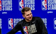 La gran actuación de Doncic, que anotó 12 de 24 tiros de campo, incluidos 3 de 9 triples y 9 de 10 desde la línea de personal, permitió a los Mavericks que anotasen los últimos siete puntos del tiempo reglamentario para forzar la prórroga en la que dominaron a los Bucks. EFE/EPA/TANNEN MAURY/Archivo