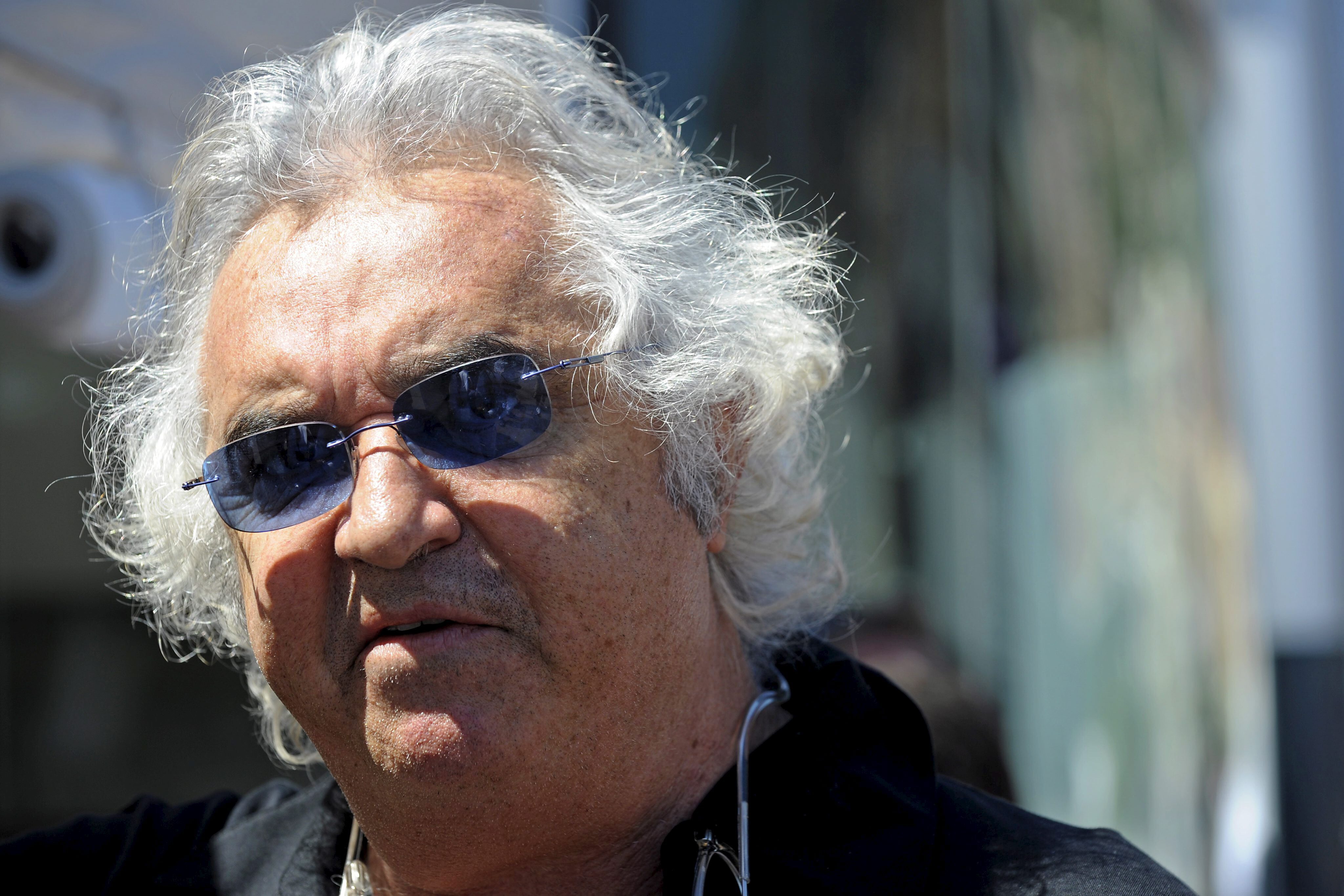 Flavio Briatore ingresado tras un foco de 63 casos en su ...