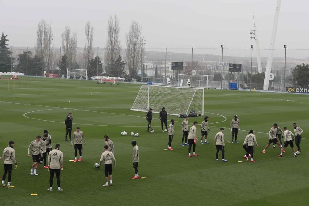 La plantilla 'merengue' sigue con su puesta a punto. EFE/Archivo