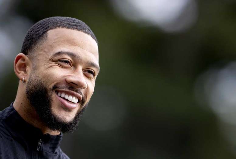 Barca And Depay Agree Terms Juninho Opens Exit Door Besoccer