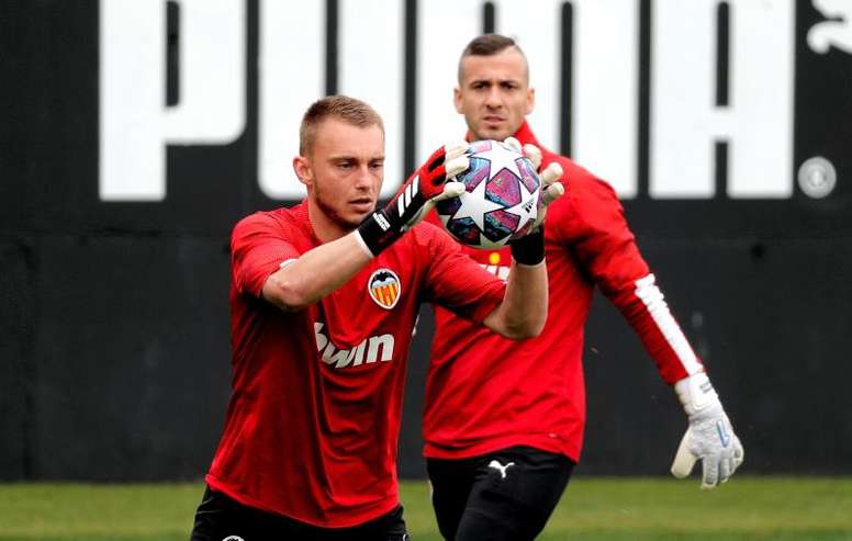 Valencia de Jasper Cillessen avança nos treinos para a temporada 2020/21. EFE/Manuel Bruque/Arquivo
