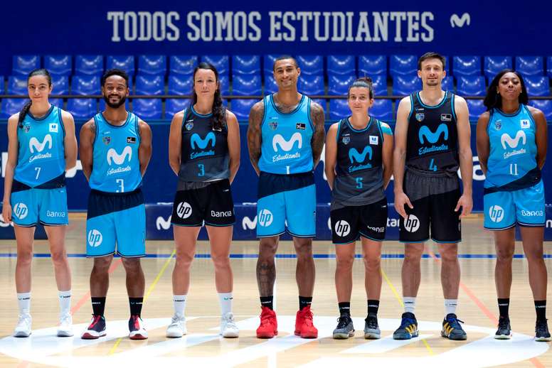 Varios jugadores y jugadoras del Movistar Estudiantes participan este miércoles en la presentación telemática de su equipo, en la que el entrenador del masculino, Javier Zamora, afirmó que están listos para competir y deseando hablar en la cancha. EFE/Juan Pelegrín