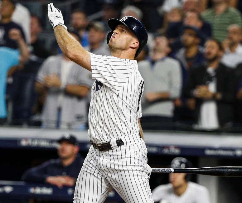 Brett Gardner (imagen), DJ LeMahieu y Luke Voit pegaron jonrones en lanzamientos consecutivos en la cuarta entrada del abridor Chase Anderson de los Azuleos de Toronto. EFE /Justin Lane /Archivo