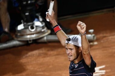 El argentino Diego Schwartzman, que ganó este sábado por primera vez al español Rafa Nadal en los cuartos de final del Masters 1.000 de Roma y avanzó a semifinales, reconoció que vivió el mejor partido de su carrera.EFE/EPA/CLIVE BRUNSKILL/ POOL