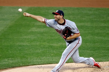 Fotografía de archivo del abridor venezolano, Carlos Carrasco, que juega en los Indios de Cleveland. EFE/EPA/JASON SZENES/Archivo