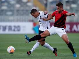 Athletico Paranaense y Colo-Colo miran al liderato y a los octavos. EFE