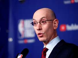 En la imagen, el comisionado de la NBA, Adam Silver. EFE/Larry W. Smith/Archivo
