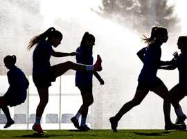 'Banco Santander' y 'AGM Educación' fomentan con becas el fútbol femenino. EFE