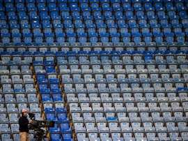 Los clubes de la EFL no tienen capacidad económica para hacer PCR. EFE