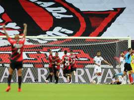 Colo Colo se inmola con dos autogoles. EFE