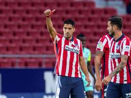Luis Suárez se estrenó como rojiblanco con doblete y asistencia. EFE