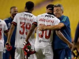 Flamengo logra rascar un empate en el partido de la discordia. EFE