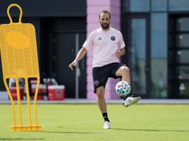 Higuain, expulsé et rappelé à l'ordre par son entraîneur. afp