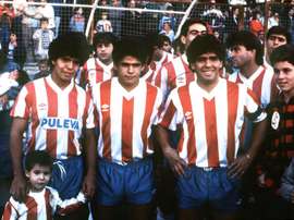 Los Maradona vistieron un día la camiseta del Granada. EFE