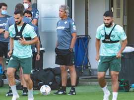 Montoya causa baja en el Betis por el COVID-19. EFE