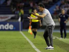Almirón se sentará en el banquillo tras el visto bueno de la UEFA. EFE/Archivo