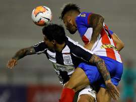 Alianza Lima se aferra a la esperanza. EFE