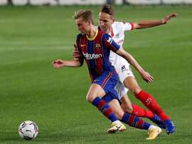 De Jong could soon be leaving Barcelona. EFE