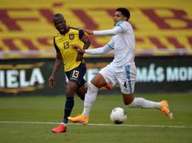 Ronald Araujo (R) is set to renew his Barcelona contract. EFE