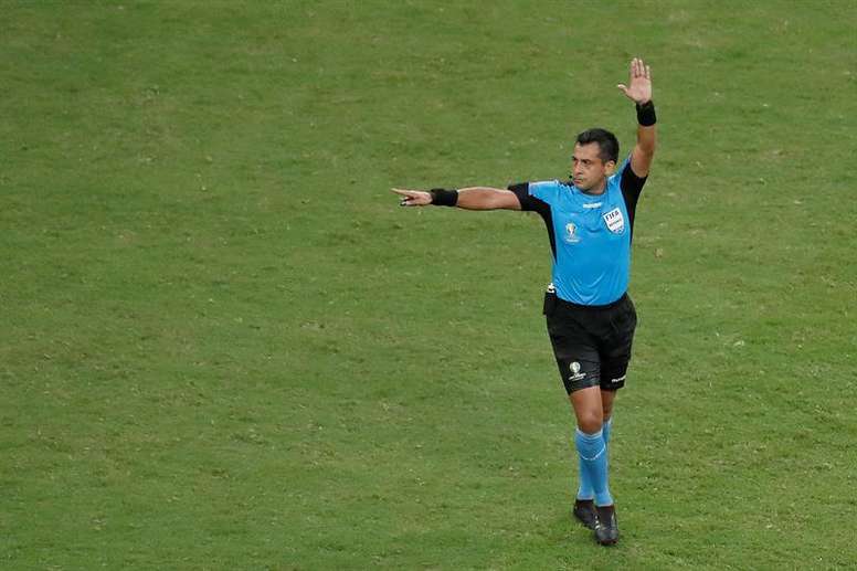 Recogen 225 000 Firmas En 12 Horas Contra El Arbitro Del Peru Brasil Besoccer